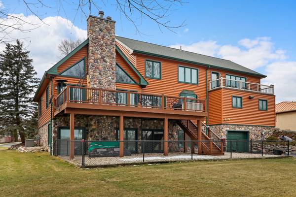 977 W Shore DR, Fox Lake, IL 60020