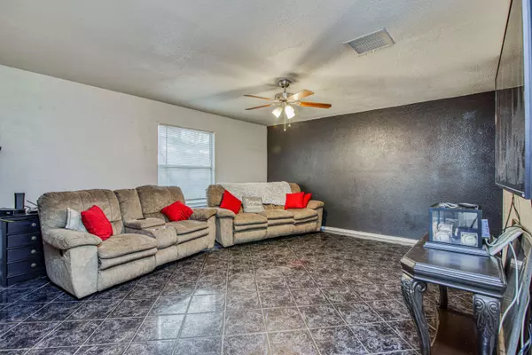 11745 KINGDOM Avenue, El Paso, TX 79936