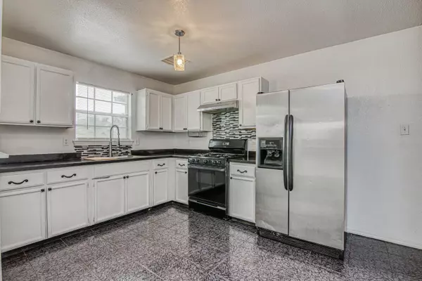 11745 KINGDOM Avenue, El Paso, TX 79936