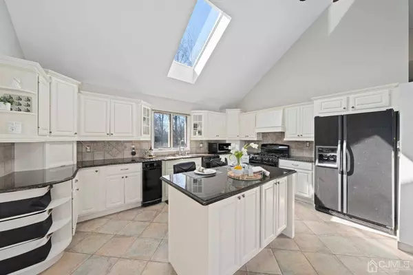 4 Karen CT, Piscataway, NJ 08854