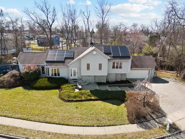 4 Karen CT, Piscataway, NJ 08854