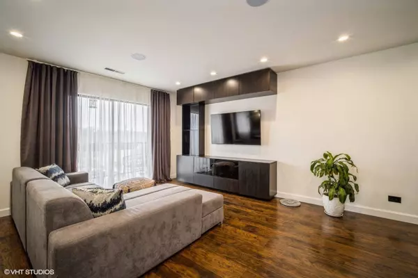 7912 W North AVE #405, Elmwood Park, IL 60707