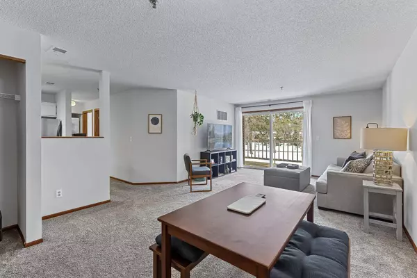 1215 Ferndale ST N #A8, Maplewood, MN 55119