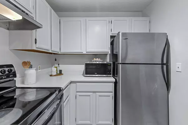 1215 Ferndale ST N #A8, Maplewood, MN 55119