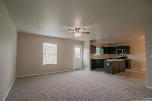 474 Harvest Pt, Selma, TX 78154