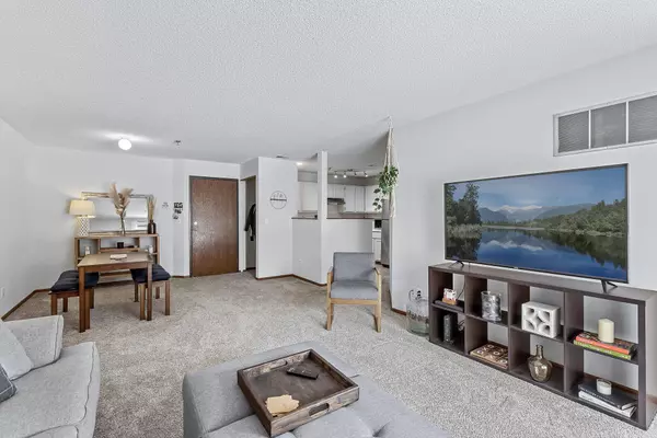 1215 Ferndale ST N #A8, Maplewood, MN 55119