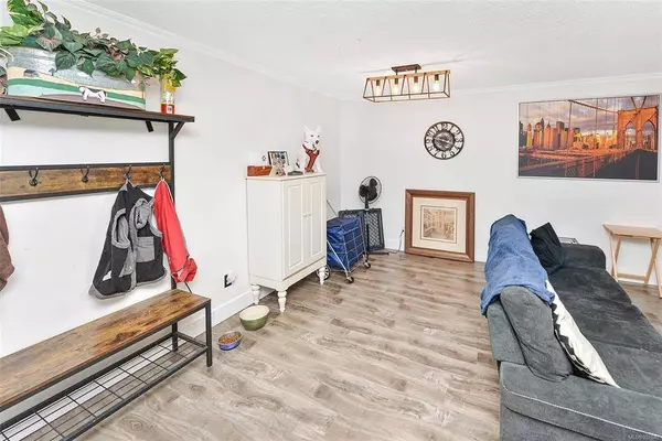 494 Marsett Pl #401, Saanich, BC V8Z 7J1