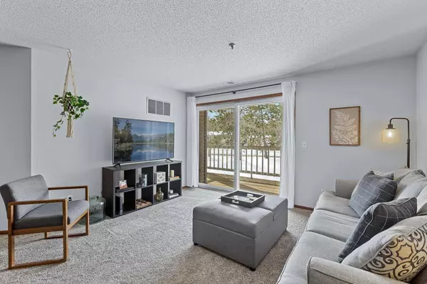 1215 Ferndale ST N #A8, Maplewood, MN 55119