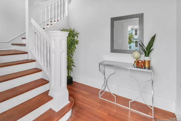 732 PINE ST, San Antonio, TX 78202-2332