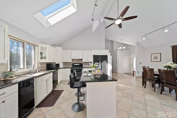 4 Karen CT, Piscataway, NJ 08854