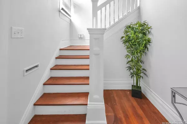 732 PINE ST, San Antonio, TX 78202-2332