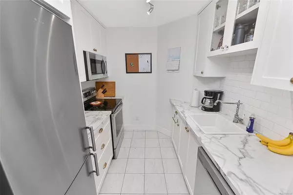 494 Marsett Pl #401, Saanich, BC V8Z 7J1