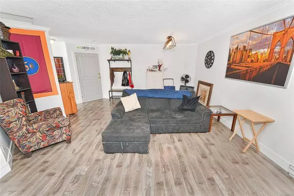 494 Marsett Pl #401, Saanich, BC V8Z 7J1