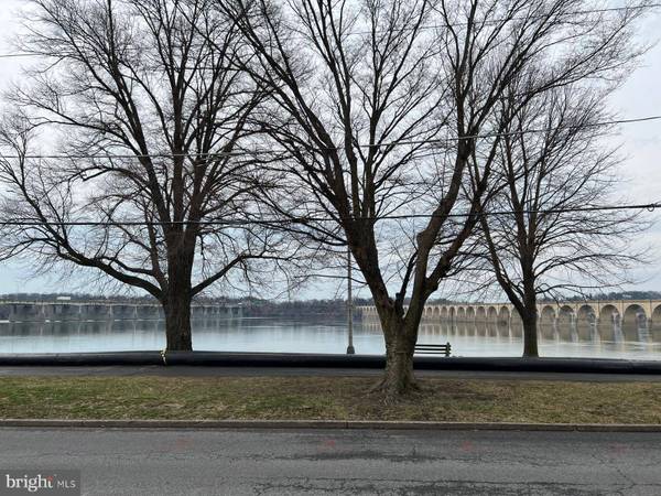 591 S FRONT ST, Harrisburg, PA 17104