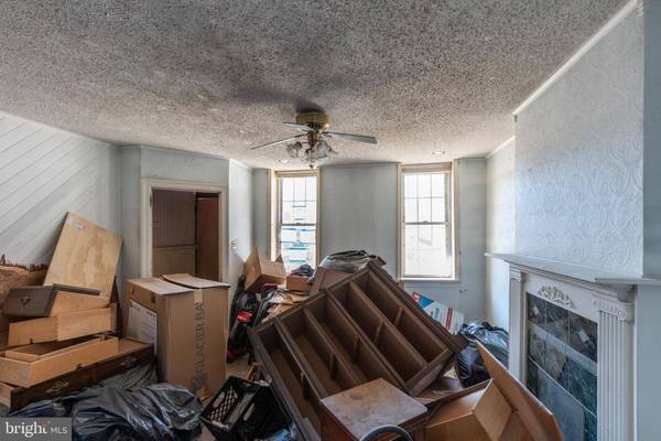 2713 E HUNTINGDON ST, Philadelphia, PA 19125