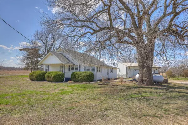 2350 2000 RD, Chetopa, KS 67336