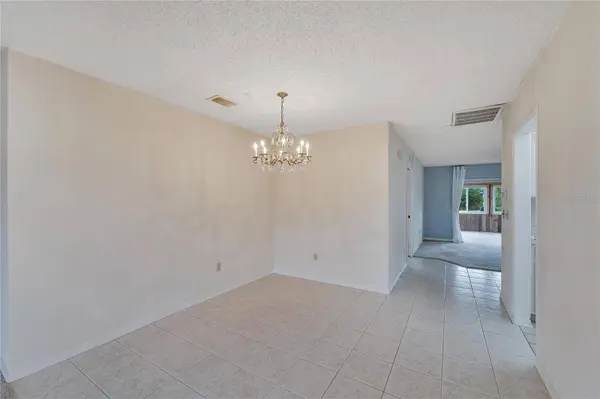 1219 BLUEWATER DR, Sun City Center, FL 33573