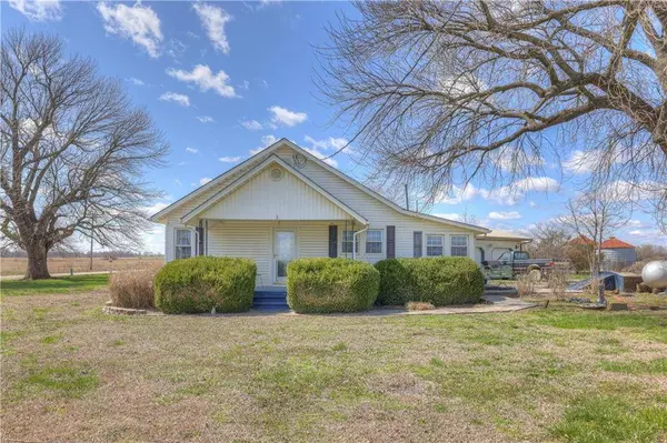 2350 2000 RD, Chetopa, KS 67336