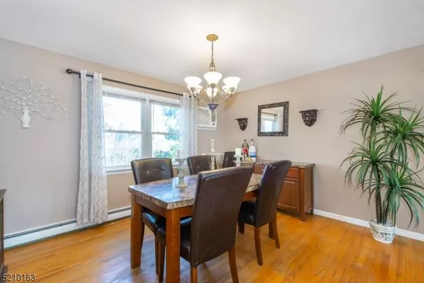 14 Kathryn St, Clifton City, NJ 07013