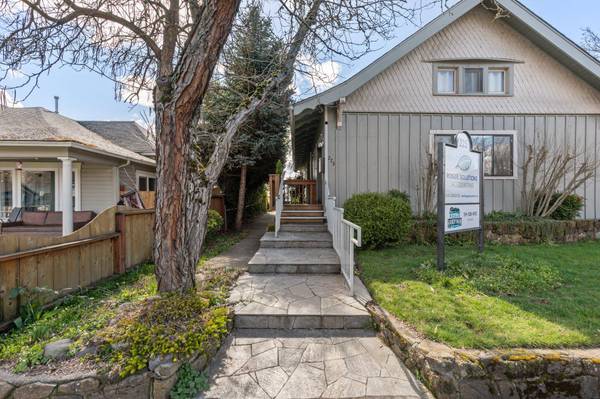 225 NE C ST, Grants Pass, OR 97526