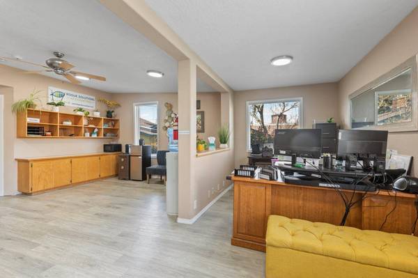 225 NE C ST, Grants Pass, OR 97526