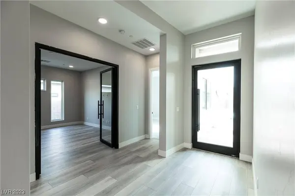 397 Cliff Terrace Avenue, Las Vegas, NV 89138