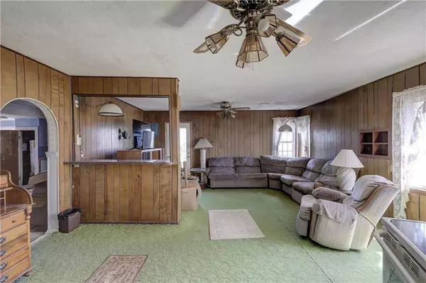 2350 2000 RD, Chetopa, KS 67336