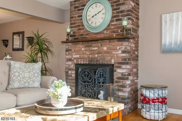 14 Kathryn St, Clifton City, NJ 07013