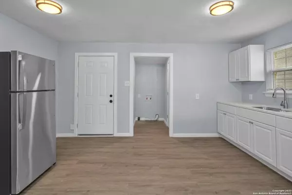 5122 BLUFF ST, San Antonio, TX 78228-4519