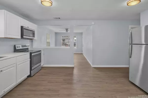 5122 BLUFF ST, San Antonio, TX 78228-4519