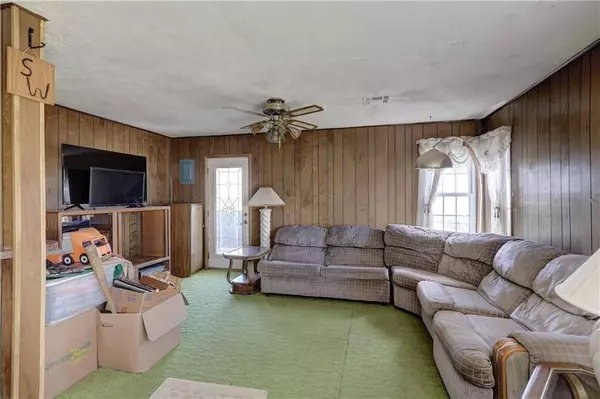 2350 2000 RD, Chetopa, KS 67336