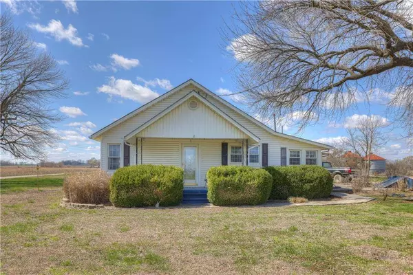 2350 2000 RD, Chetopa, KS 67336