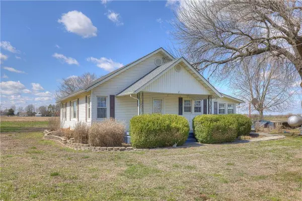 2350 2000 RD, Chetopa, KS 67336