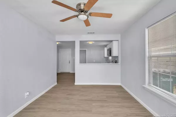 5122 BLUFF ST, San Antonio, TX 78228-4519