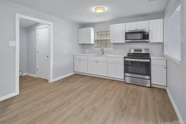 5122 BLUFF ST, San Antonio, TX 78228-4519