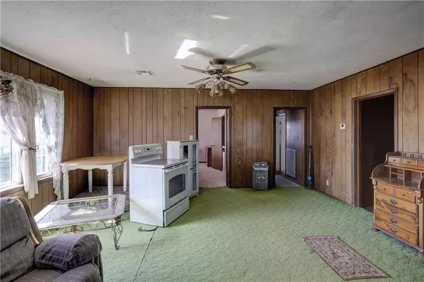 2350 2000 RD, Chetopa, KS 67336