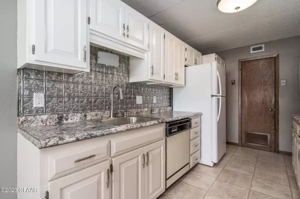 2200 29TH Street S ##13S, Grand Forks, ND 58201