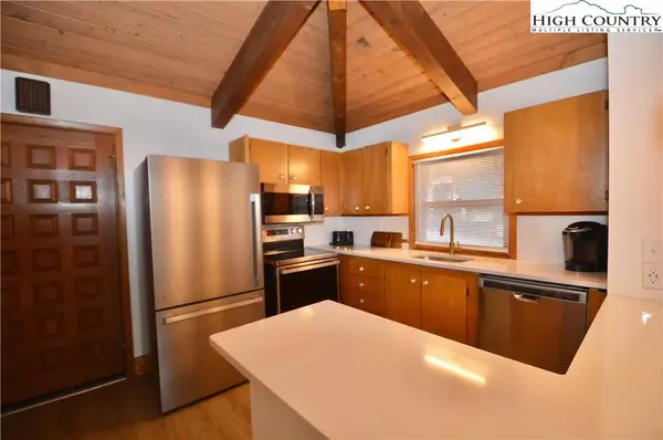 154 Lady Slipper LOOP, Newland, NC 28657