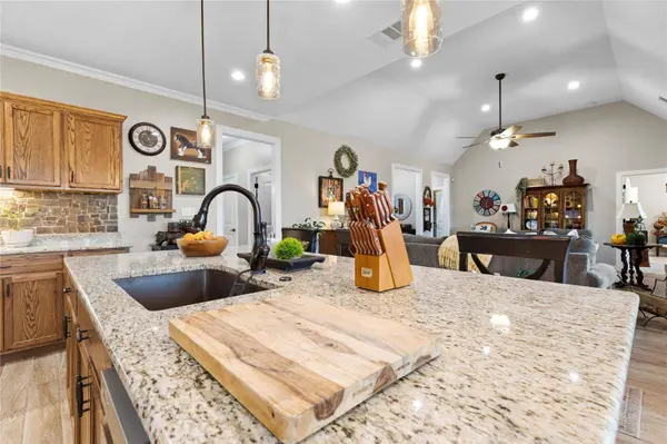 112 Prairie Meadow Lane, Pottsboro, TX 75076