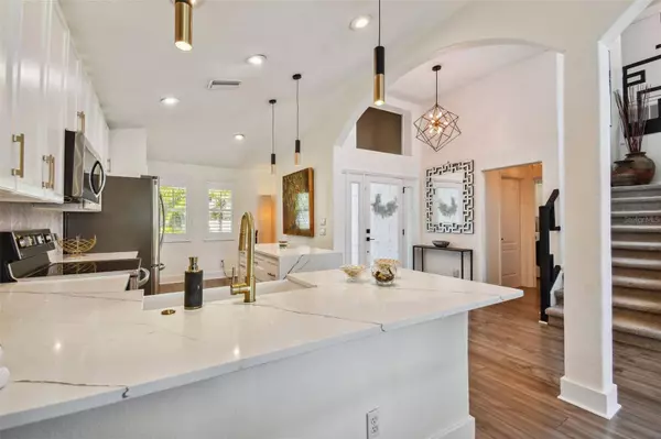 19020 FISHERMANS BEND DR, Lutz, FL 33558