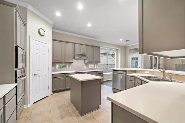 135 E Northcastle CIR, Conroe, TX 77384