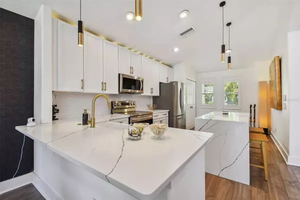 19020 FISHERMANS BEND DR, Lutz, FL 33558