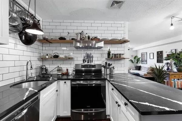 620 Boston Ave #5A, Medford, MA 02155