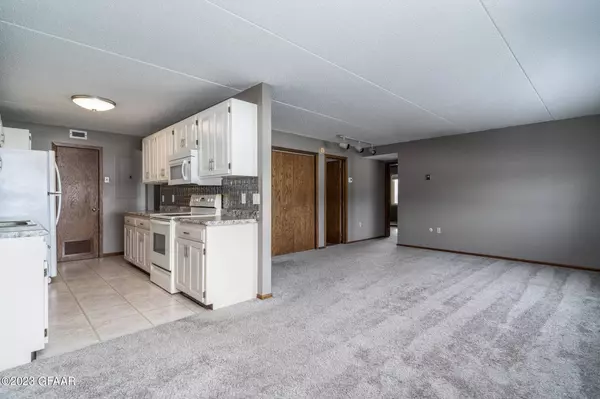 2200 29TH Street S ##13S, Grand Forks, ND 58201