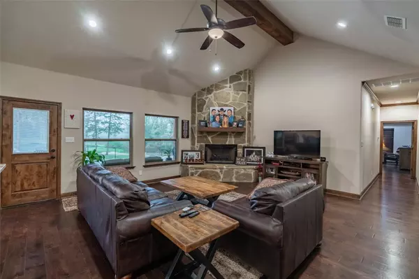 215 Rs County Road 4261, Emory, TX 75440