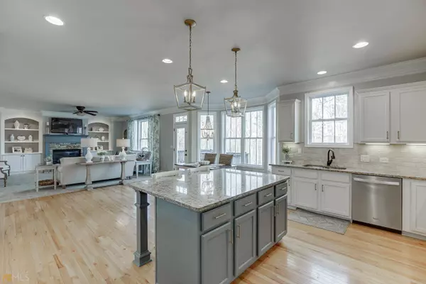 5959 Peacock LN, Hoschton, GA 30548