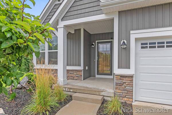 3052 Brayridge Drive, Jenison, MI 49428