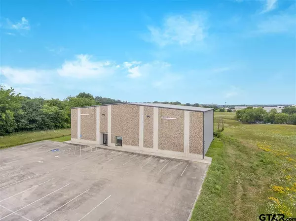 2237 N Edwards, Mt Pleasant, TX 75455