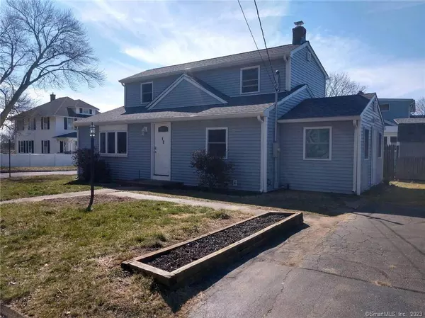 12 East Bishop Street, Waterford, CT 06385