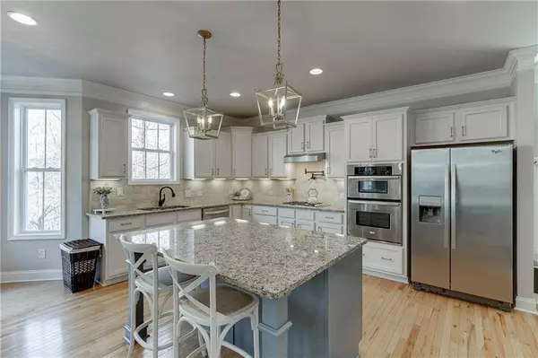 5959 Peacock LN, Hoschton, GA 30548